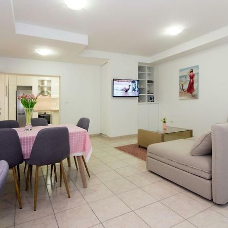 Apartments Leon ポドストラナ エクステリア 写真