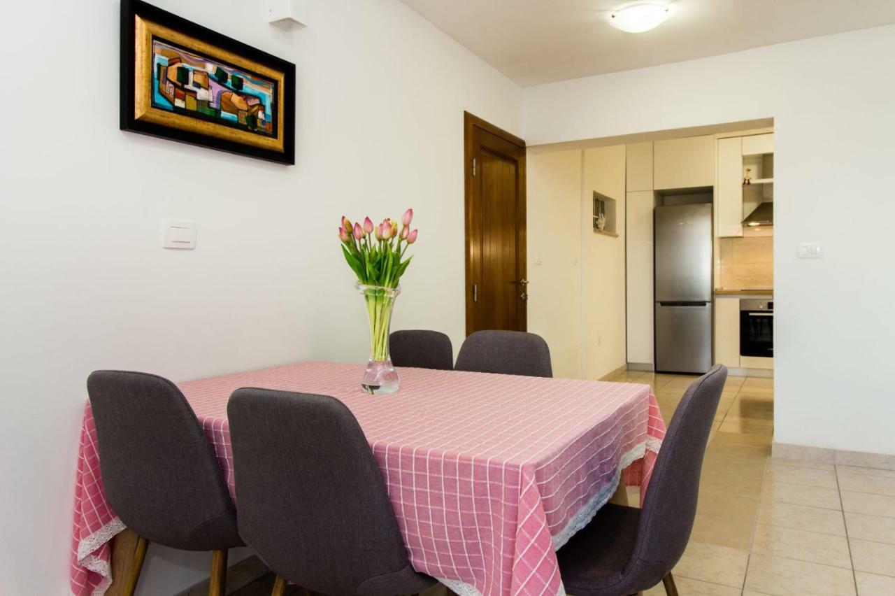 Apartments Leon ポドストラナ エクステリア 写真