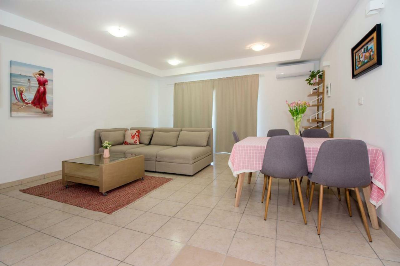 Apartments Leon ポドストラナ エクステリア 写真