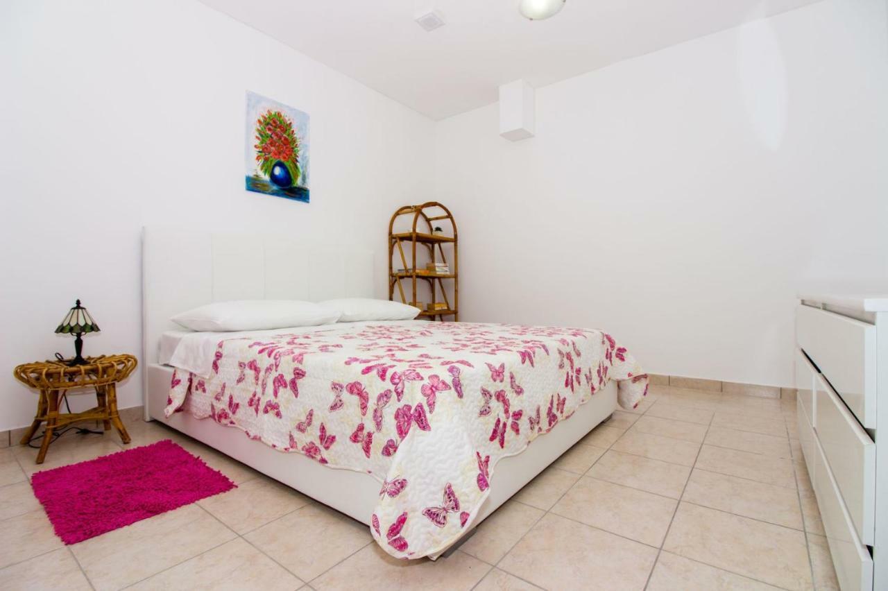 Apartments Leon ポドストラナ エクステリア 写真