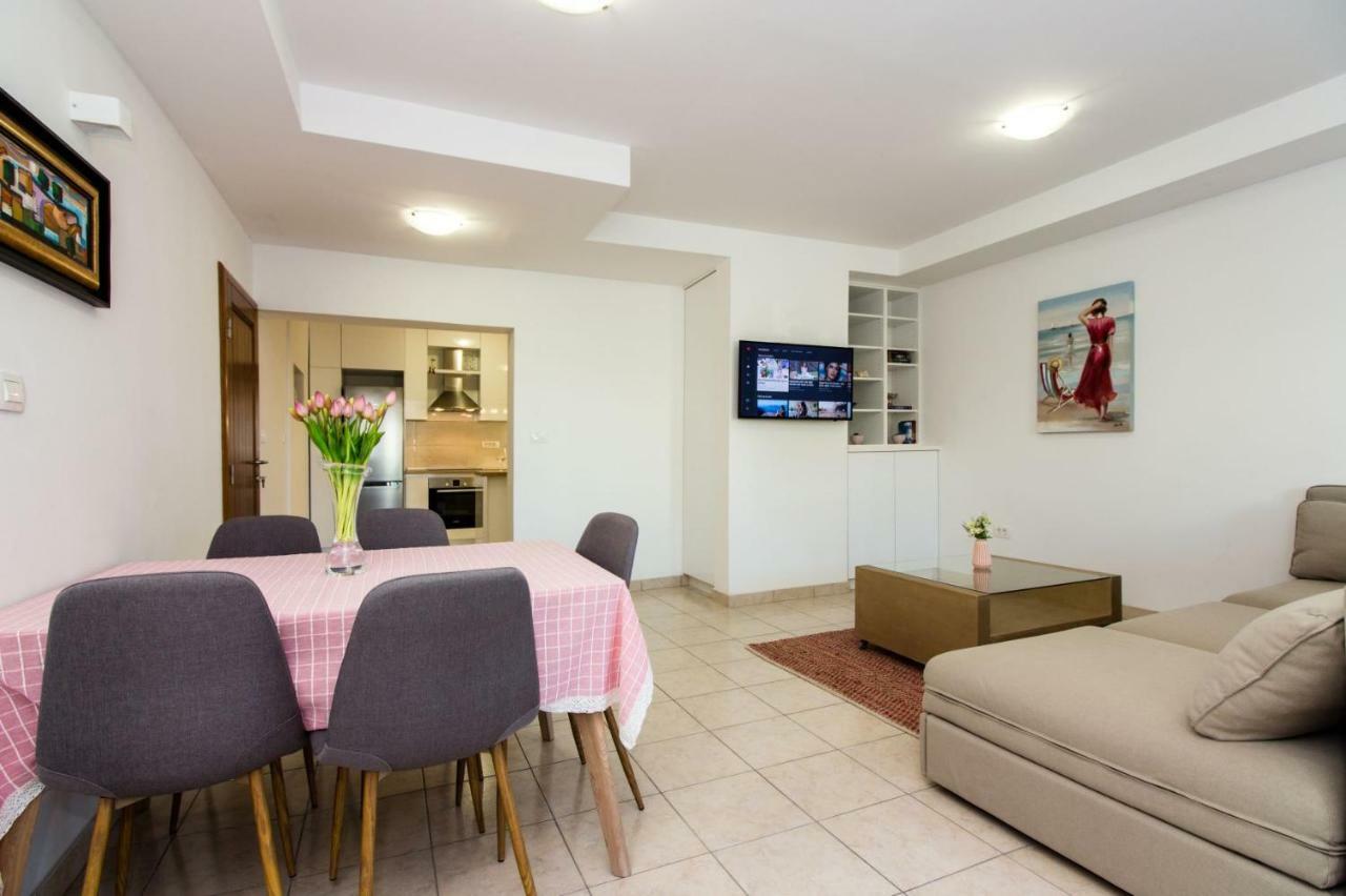 Apartments Leon ポドストラナ エクステリア 写真