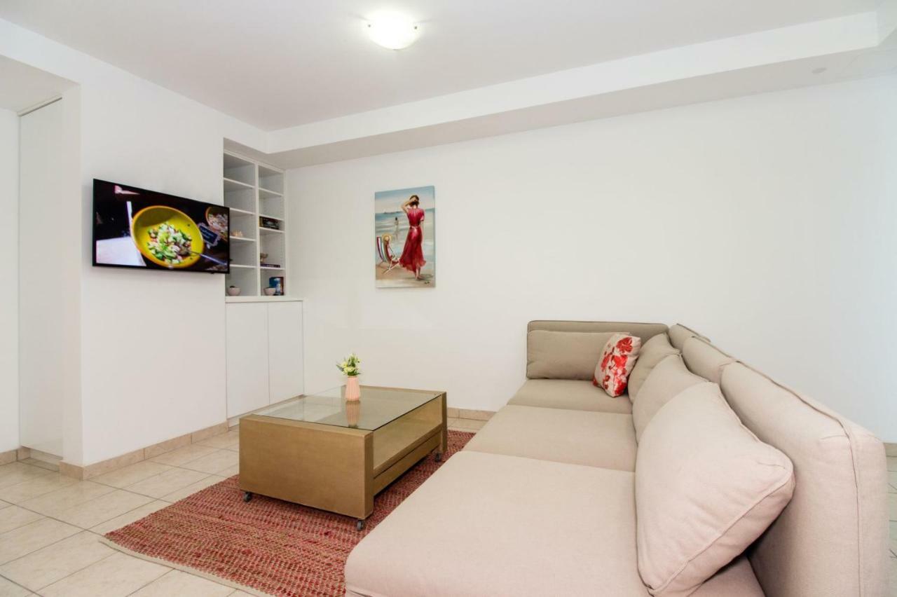 Apartments Leon ポドストラナ エクステリア 写真